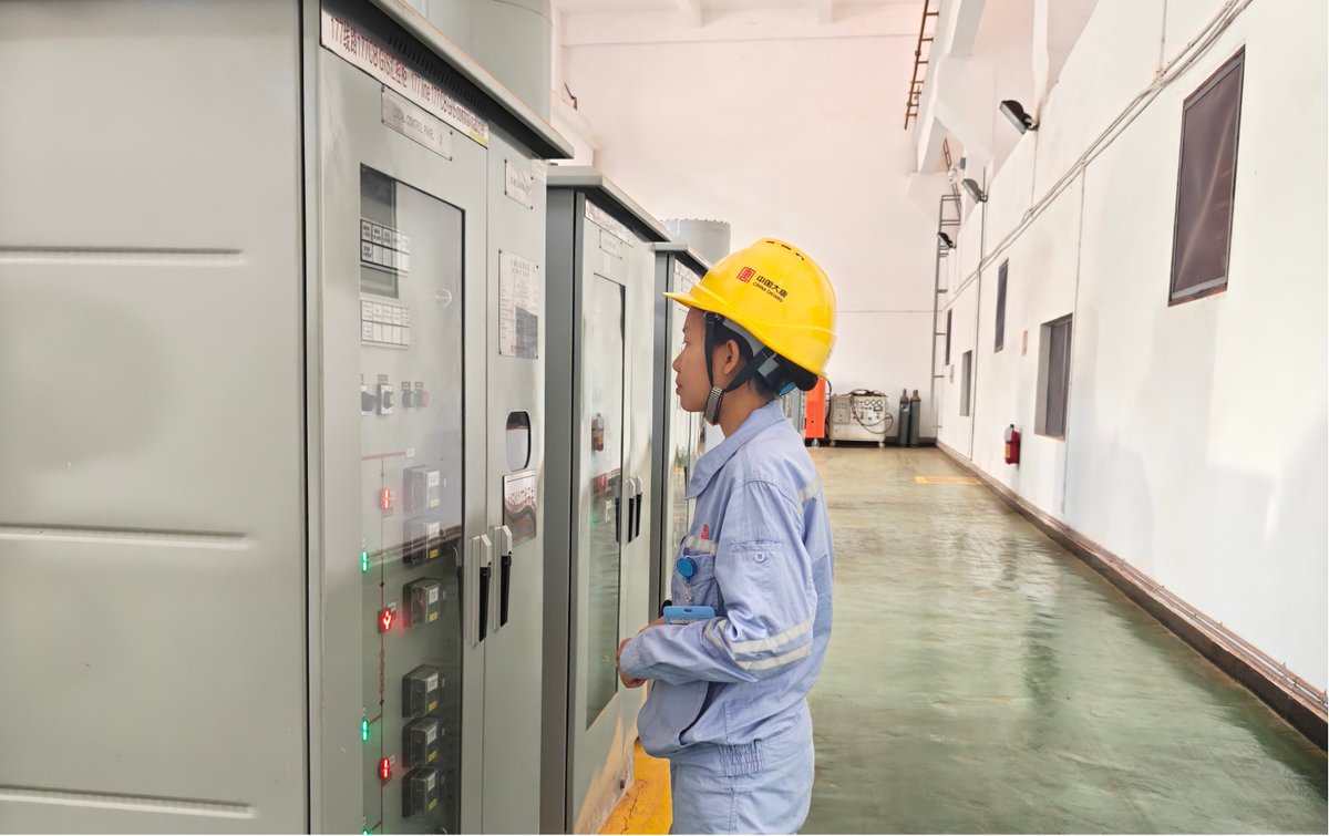 DT_EnergyMan's tweet photo. When I first started working at the hydropower plant, I faced both professional and language challenges. My major is electrical engineering, and most of my previous studies were in English. However, the control systems, equipment names, operating procedures, and technical documents at the plant were mostly in Chinese. As a hydropower plant operator, I need to communicate with the National Control Center (NCC), adjust unit load, monitor important SCADA parameters, and respond to alarms in a timely manner to ensure the safe and stable operation of the plant.
To improve myself, I learned while working. I practiced drawing system diagrams, identified equipment at the site, recorded technical terms, and communicated with my Chinese colleagues. The Chinese and English training courses and technical training provided by the company also helped me greatly improve my professional knowledge and language skills.
Through working and living with my Chinese colleagues, I have also gained a better understanding of Chinese culture and developed closer friendships and mutual understanding. Looking back, I have grown from a new employee who could not understand Chinese and was unfamiliar with the equipment into an operator who can understand technical terms, identify equipment, and respond to SCADA alarms. I am grateful to the company and my colleagues for their guidance and support.