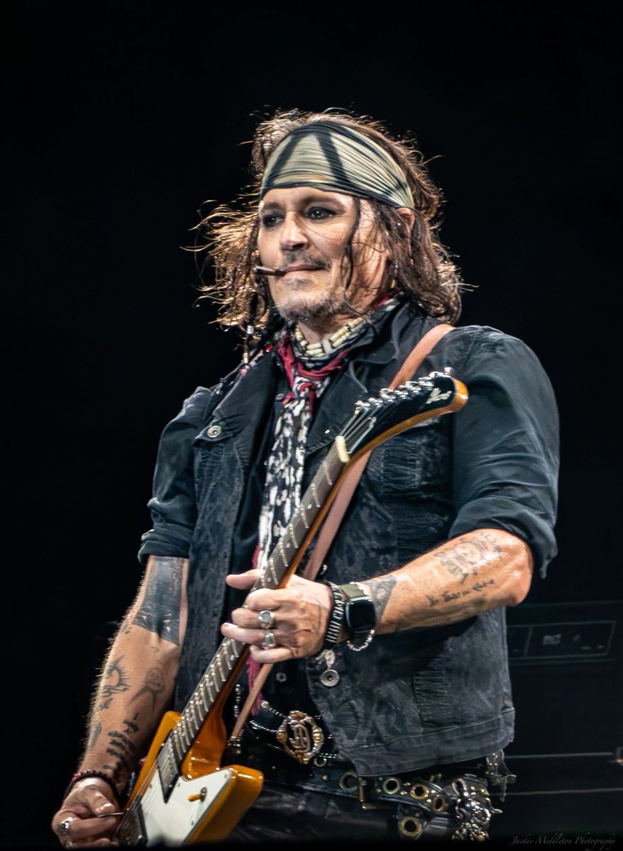 _Johnndepp_'s tweet photo. SAME PERSON IN'BTW. ‼️🎶 https://t.co/SMuus1vtYr