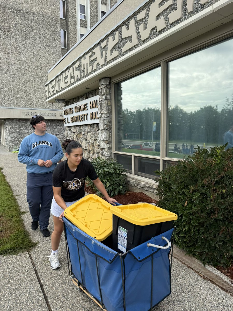NanooksWBB's tweet photo. Welcome home, Nooks!
We had a great time lending a hand on MOVE-IN DAY and welcoming students to campus!
#NanookNation x #Need4Speed https://t.co/677esJFESy