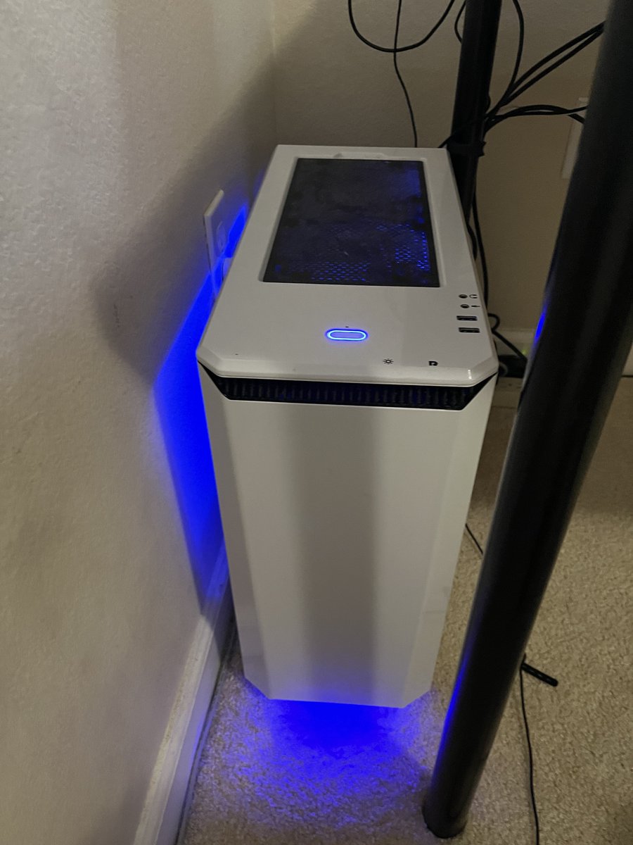dobbinHQ's tweet photo. @NVIDIAGeForce gtx 1080 still going strong 💪 https://t.co/SR4R5I3dRH