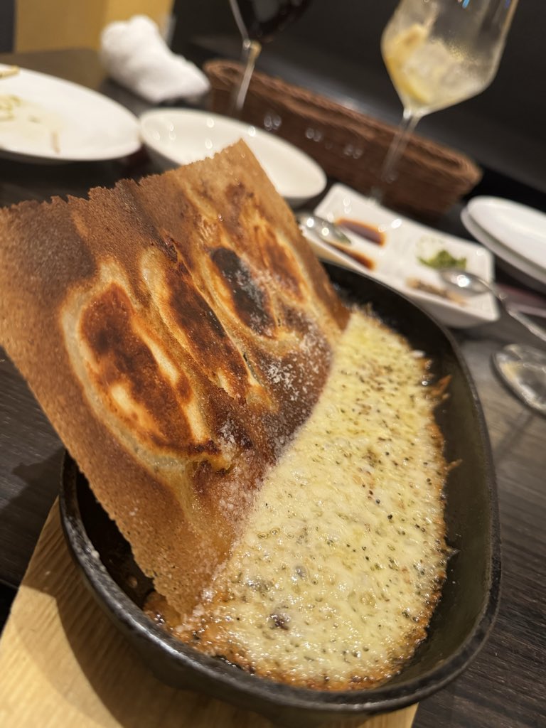 Luna_O2kami's tweet photo. カチ割り白とチーズ羽餃子🥟
白統一です🤍

#蒲田
#餃子 https://t.co/UmjCqlrdCh