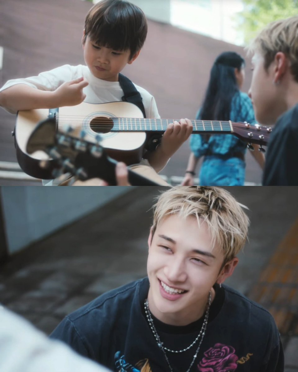 backsdoors's tweet photo. the way chan here has the same proud smile he looks at skz with 🙁 https://t.co/UqzEQ4PmLM