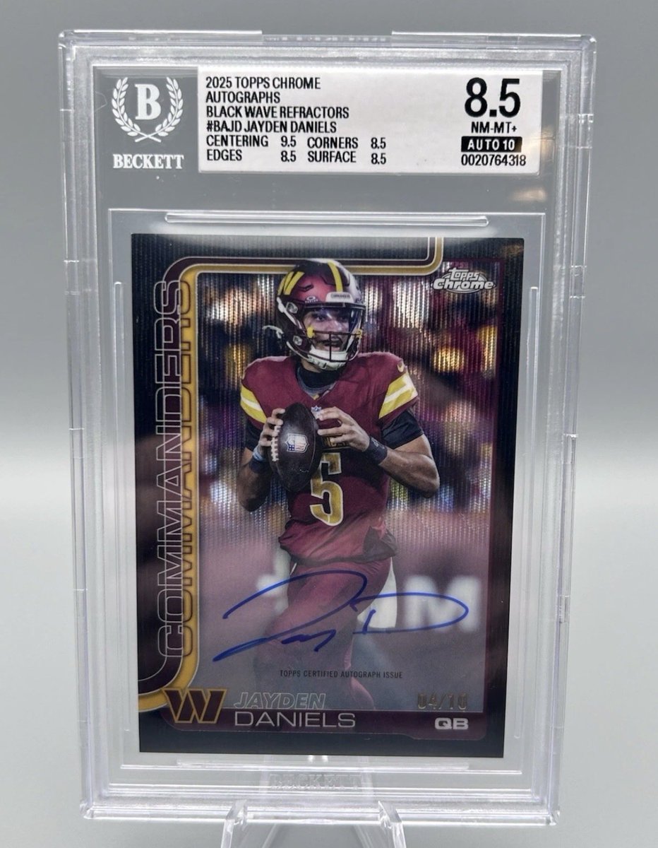 runningdad03's tweet photo. @Topps This one wasn’t too bad either out of a hanger box https://t.co/h6u2BkULXp