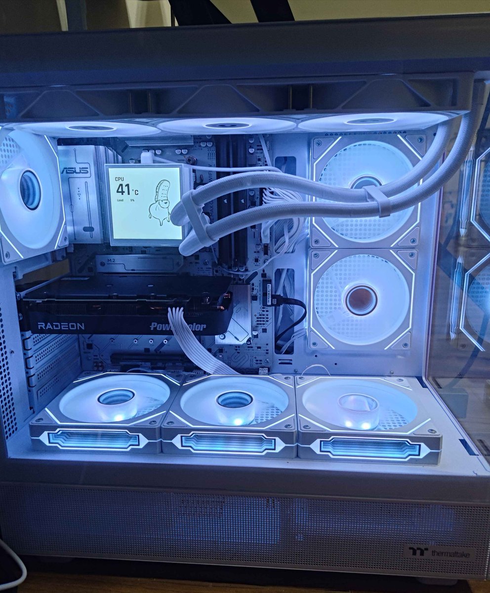 Jonstuffs's tweet photo. @NVIDIAGeForce The absolute introvert setup https://t.co/w0OXyqpLZ2