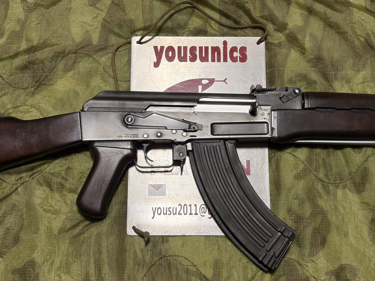 yousunics's tweet photo. ハム1126様
東京マルイ次世代AK47ベース
五六式自動歩槍カスタム
実は造形がリアルな次世代AK47をベースにFCWフロントキットを搭載、ウッド部は純正のフェイクをベースにバヨネットスリット追加加工にリアル処理、フレームもビンテージフィニッシュ
内部は完全ノーマルですが次世代メカなので必要充分となります