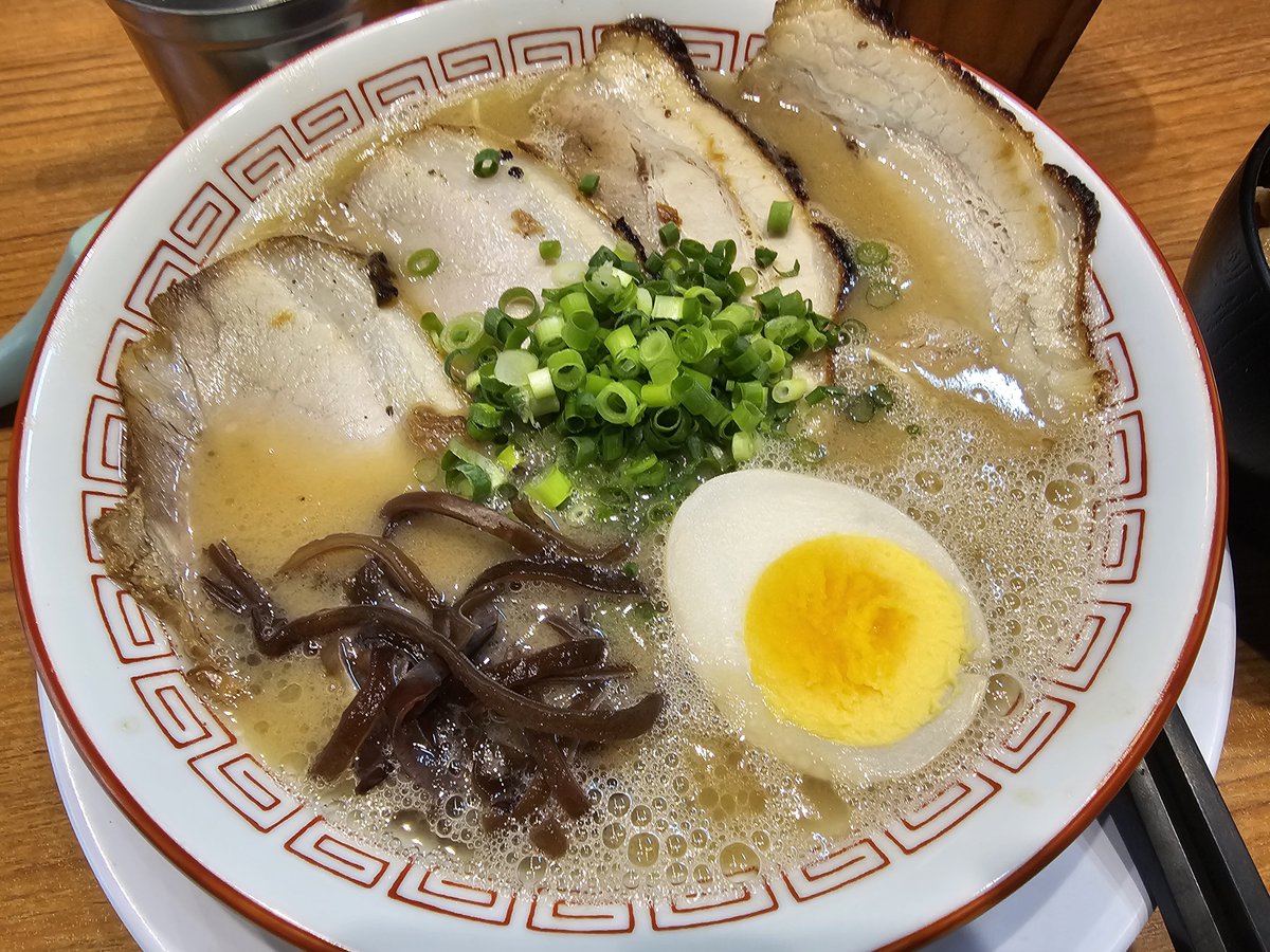 hiro196624's tweet photo. 今日のランチ☀🍴
高崎市問屋町駅前のだるま大使HANAREさん
だるまチャーシューハリガネともつまんま小
久々の訪麺
店長横尾さんも元気そうでなにより
チャーシュー気持ち歯応えが強目に成った気がする
本店よりあっさりに感じたのは気のせいか　自分はこっちの方が良い感じ
ご馳走様でした😋😋😋 https://t.co/zdgSftKy6c