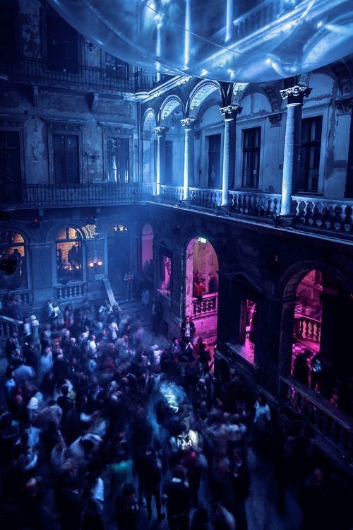 virginiastpiere's tweet photo. i'm calling it. a roxlie club scene where beckett is also present https://t.co/BQwP0uaqjU