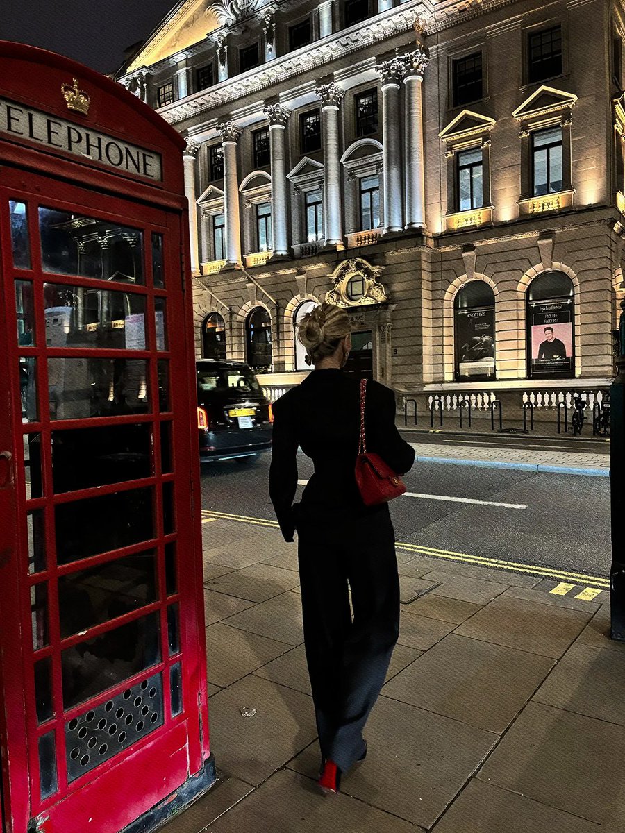 evillrosi's tweet photo. 📸 ↳ 𝖱𝖾𝖽 𝖯𝗁𝗈𝗇𝖾𝗌, 𝖡𝗅𝖺𝖼𝗄 𝖧𝖾𝖾𝗅𝗌 &amp; 𝖡𝖺𝖽 𝖨𝗇𝗍𝖾𝗇𝗍𝗂𝗈𝗇𝗌. 
━━━━━━━━━━━━ 𝐋𝐨𝐧𝐝𝐨𝐧 𝐚𝐭 𝐧𝐢𝐠𝐡𝐭 𝐢𝐬 𝐦𝐲 𝐟𝐚𝐯 🥹🇬🇧📍🫶🏽 https://t.co/SJtg7qLvhF