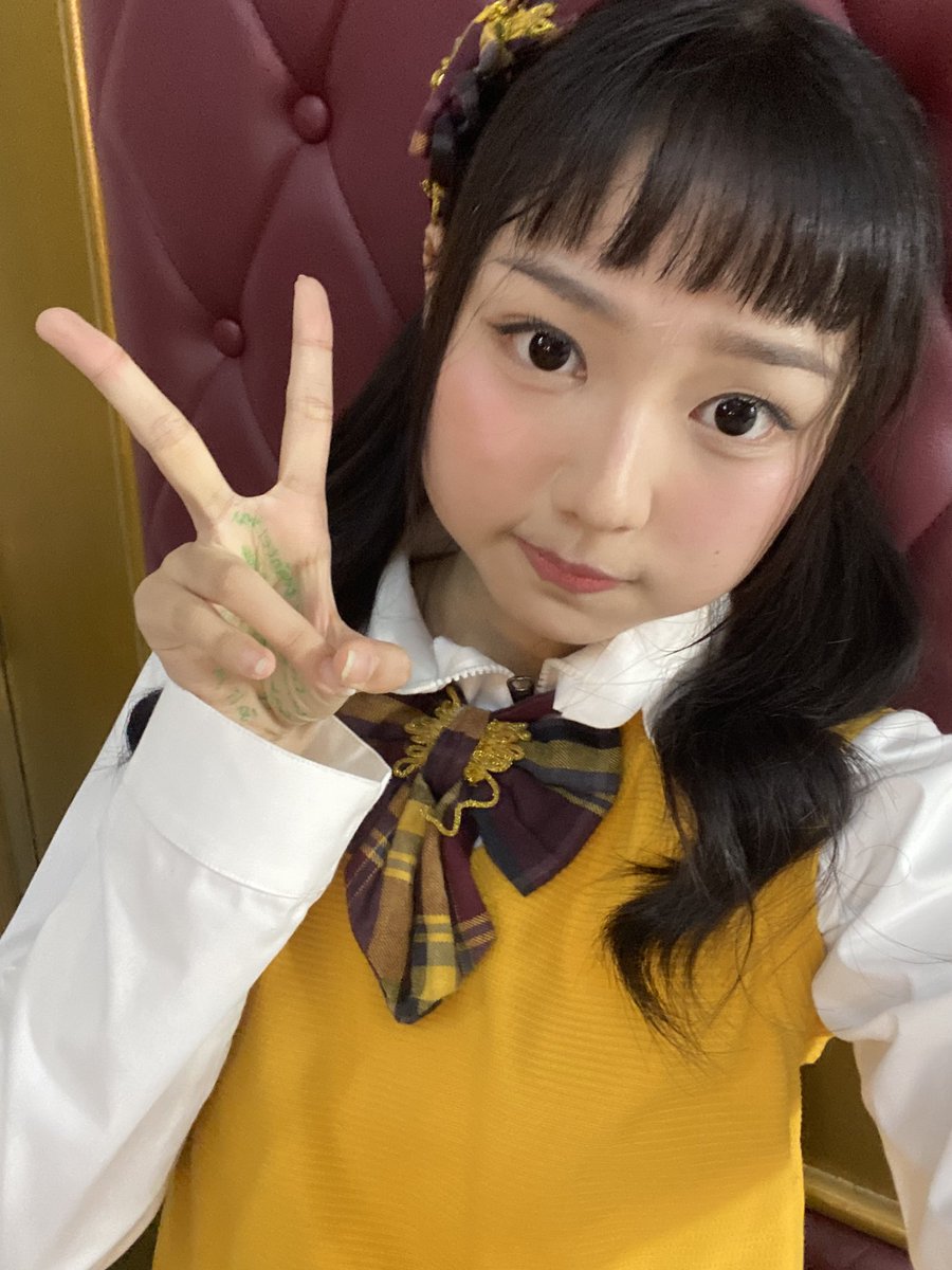 SNayla_JKT48's tweet photo. Terimakasih banyak show tewo tsunaginagara 🩷🩵
Auwia chan ayu bgt, terimakasih ya udah twintel😍 
jemima chan akhir nya bisa show bareng lagii( maaf gk ada foto…)
Terimakasih semua nya udah nonton show kemarin!! Seru gk!!!??? https://t.co/tzqotIxWiP