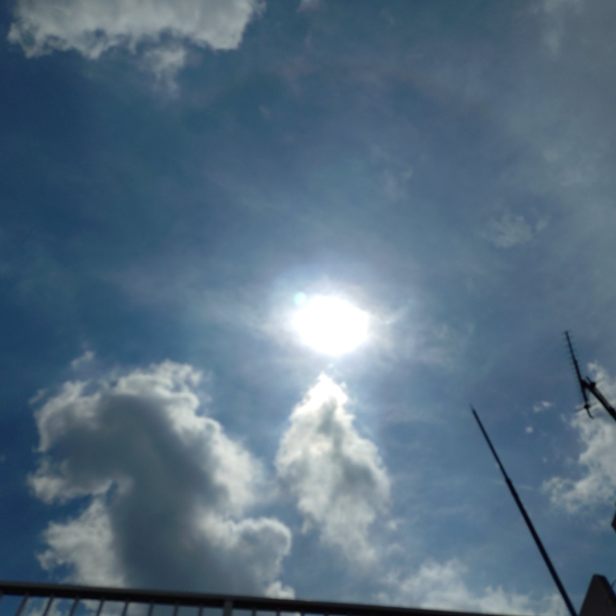 nnPq7Xkqd2LBvWo's tweet photo. オレっ家方面…いま空٩(๑´3｀๑)۶

<<よ〜し〜ず〜み〜!!
                   太陽☀ｷﾞﾗｷﾞﾗね〜(^^♪ https://t.co/iev0QQT3Ny