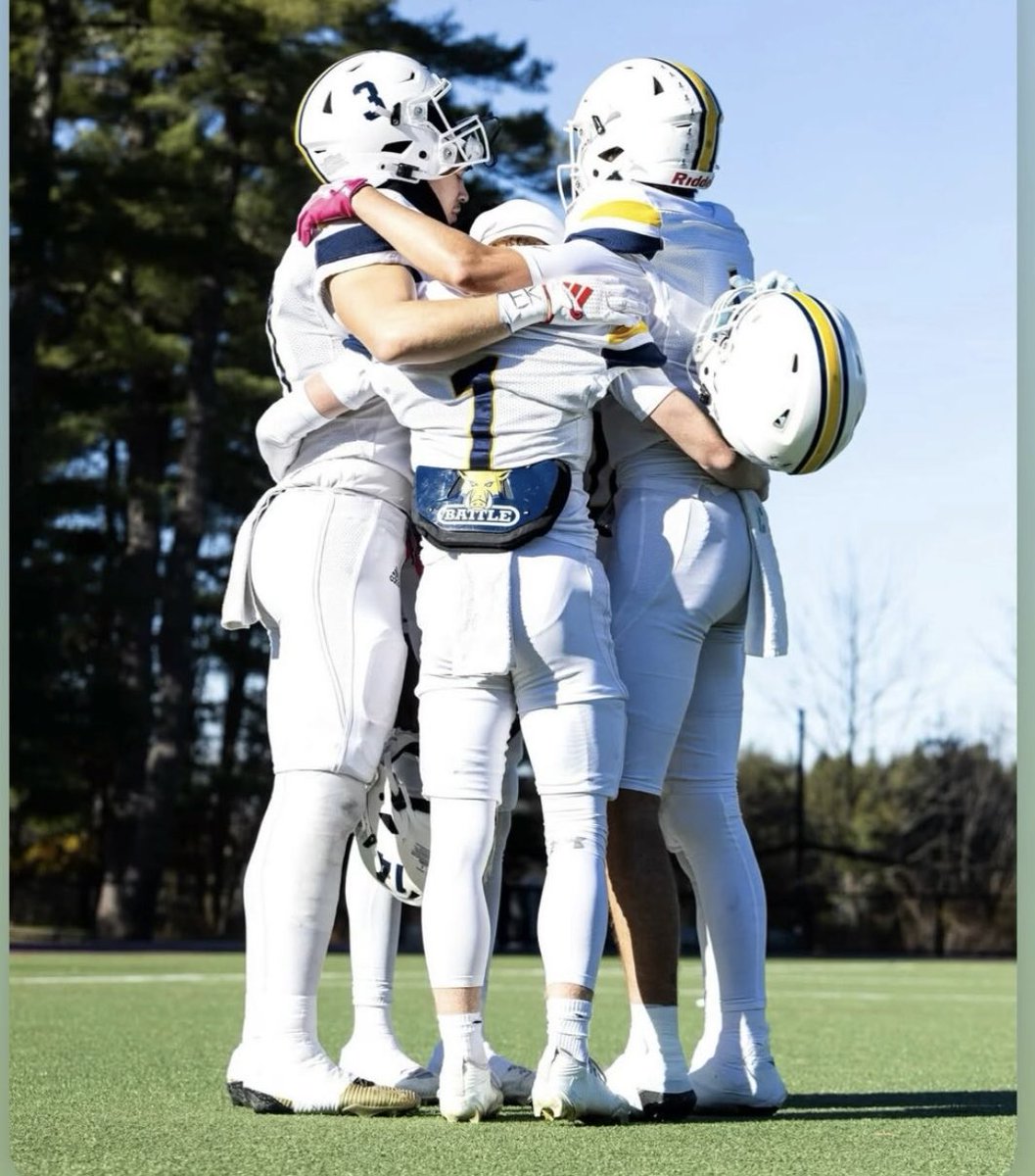 BoarsSpeed's tweet photo. Choate Receiving Corps…one for all; all for one. https://t.co/VLJ20VCL9G