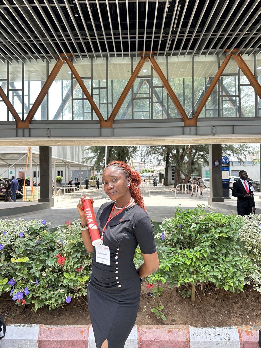 oluwapelumi_xx's tweet photo. Did a thing yesterday 🥰🥳…. Graduated as one of the 374 trainees with United Bank For Africa, Africa’s Global Bank.
Thank you so much Mr Tony Elumelu and @UBAGroup UBA for this beautiful opportunity.
Let’s get thisssssss🥰🥰🥳💃🏽🎓 https://t.co/0TgscYokJN