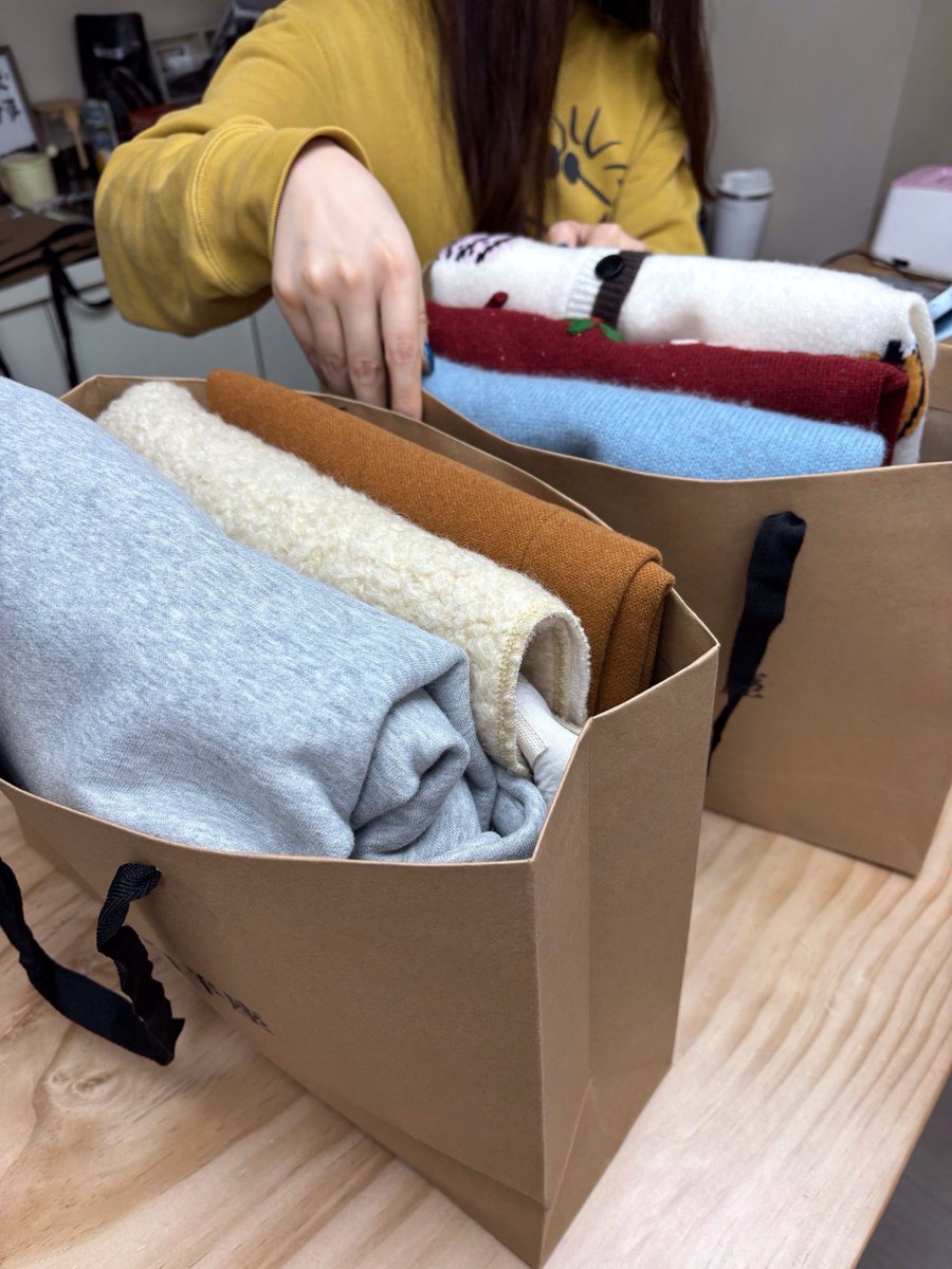 valeria14419345's tweet photo. Just folded laundry u0026 found a sweet photo tucked in my old hoodie—small messy moments that make home warm ， https://t.co/0CTFc9Ewhp