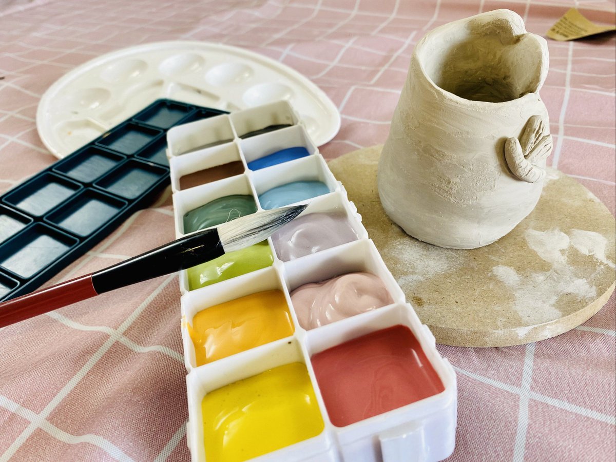 xboxlivea's tweet photo. Handmade ceramic glaze workshop tonight—mix vibrant colors, pour your own piece, and take home a one-of-a-kind creation that tells your story. Limited spots, book now!， https://t.co/2qoUws0Etc