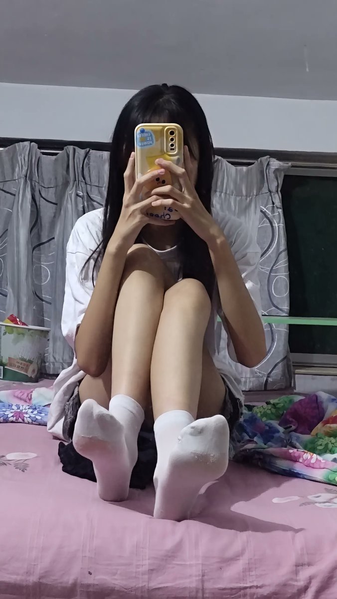 rodem9's tweet photo. 臭臭的脚脚 #女高 https://t.co/UoUe5pUiAY