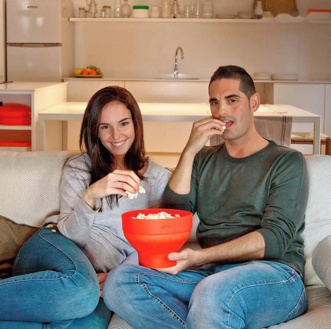 MckenzieKigh's tweet photo. Hoy preparamos palomitas juntas y nos reímos hasta llorar por la película tonta. El amor son estos momentos pequeos https://t.co/olCJTqyvcS