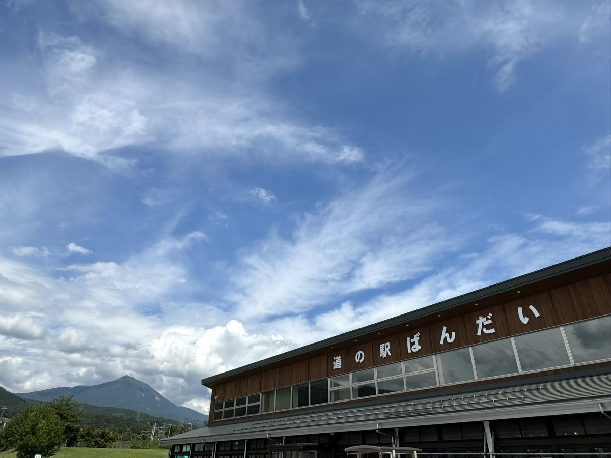 sakurafoods1888's tweet photo. ハイ 道の駅 ばんだい💚
お久しぶりのガンダム
郡山駅から車で1時間10分
お近くの方も遠方の方も是非!
#GRe4NBOYZ #GReeeeN #GRCReW
#磐梯山 #道の駅 #ばんだい #ガンダム https://t.co/XInFIvO2ZQ