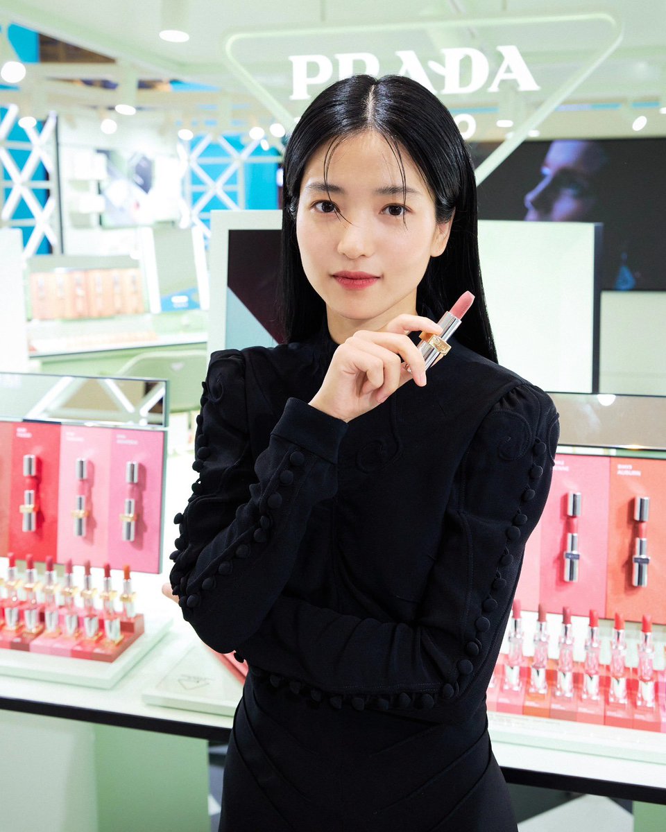 taeriia's tweet photo. PRADA
#김태리 https://t.co/BWNVhfhmRv