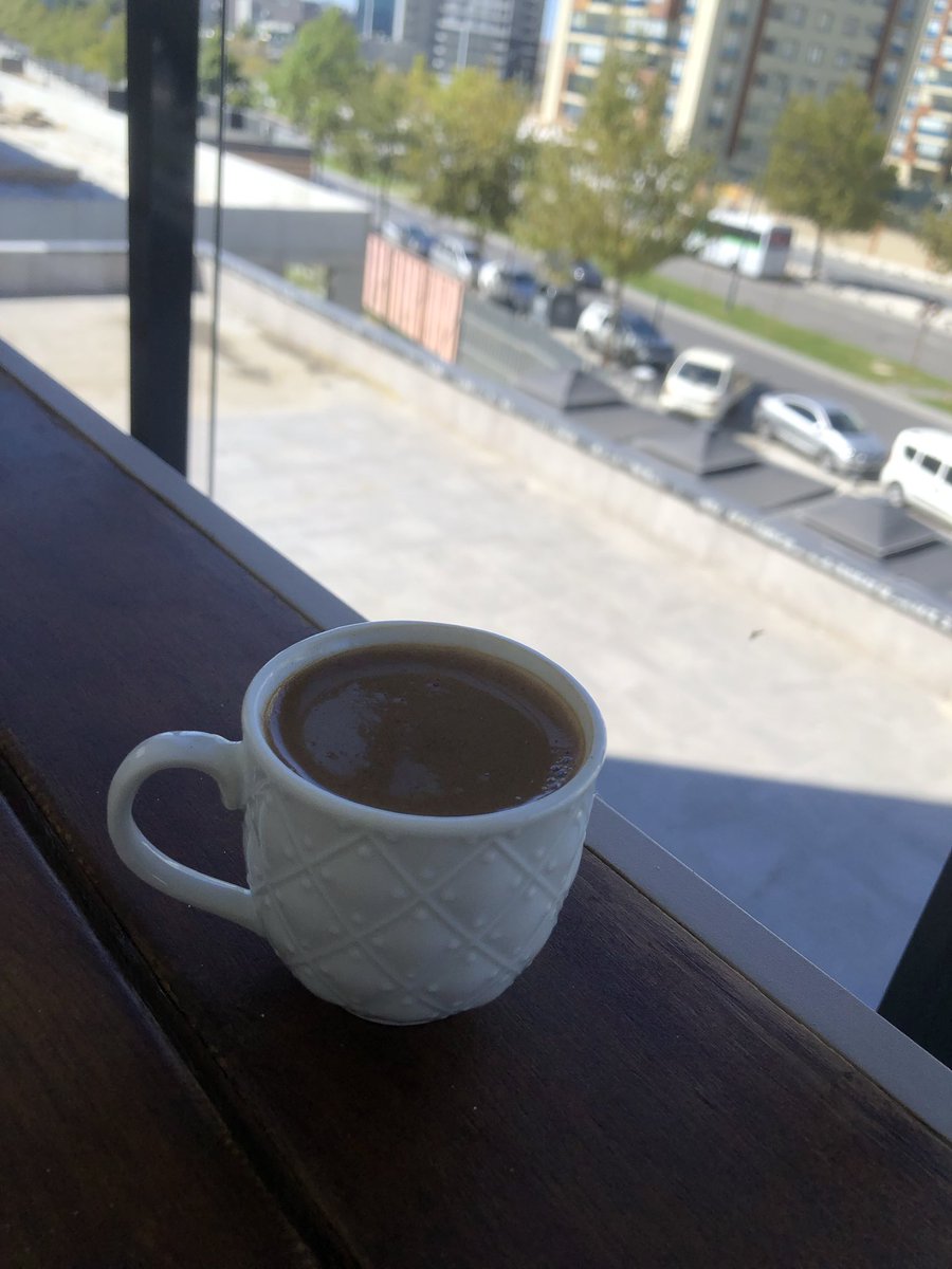 Roztyd's tweet photo. Günaydın uzak şehri sakinleri sükunetle bekliyorum . https://t.co/fEwflKdIyW