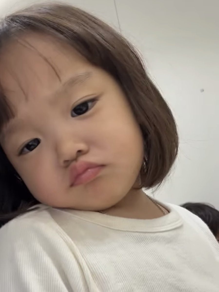 pariinlee's tweet photo. น่ารักแท้หลานยาย https://t.co/cn2stiCdYp