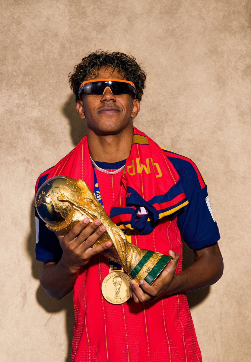 ActuFoot_'s tweet photo. 🚨🚨 Jorge Mendes 🇵🇹 : « Le Ballon d’Or est POUR UN GÉNIE et Lamine YAMAL 🇪🇸 EST LE SEUL qui peut le remporter cette année. 🌕

C’est un génie, PERSONNE NE PEUT ÊTRE COMPARÉ À LUI CETTE SAISON. 🤩

Il est plus que juste de le considérer comme celui qui remportera le Ballon d’Or 2026 après avoir remporté la Coupe du Monde, La Liga et une grande saison avec Barcelone, une fois de plus. Il le mérite ! »

🎙️ via @FabrizioRomano