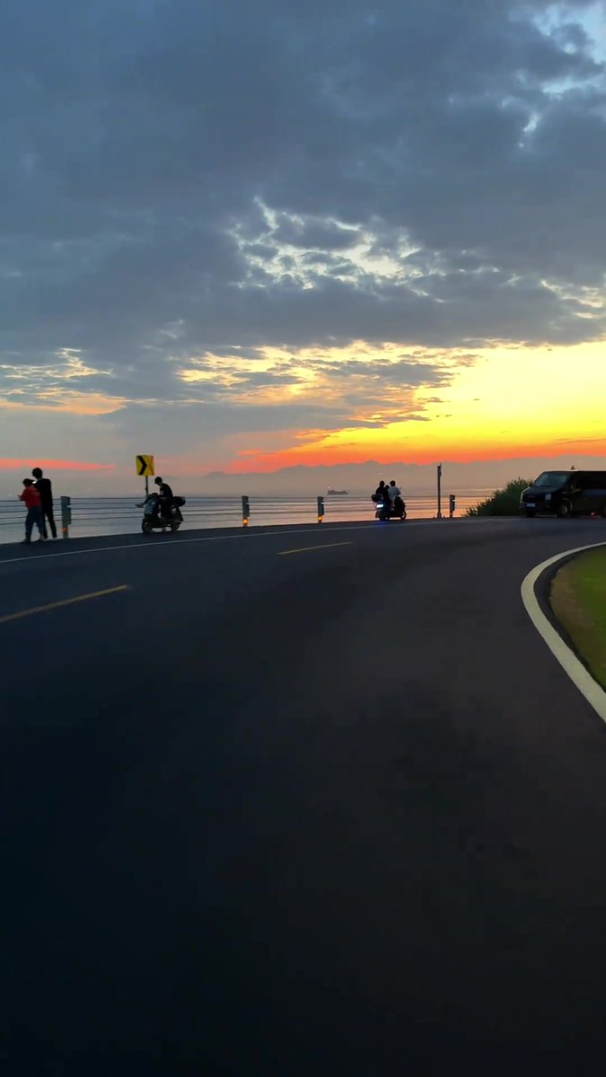 jare1110jared's tweet photo. Just wrapped up a 3-hour coastal road trip with salty air in my hair and sunset views that stopped me in my tracks—best midweek escape ever! https://t.co/0llkzpufF9