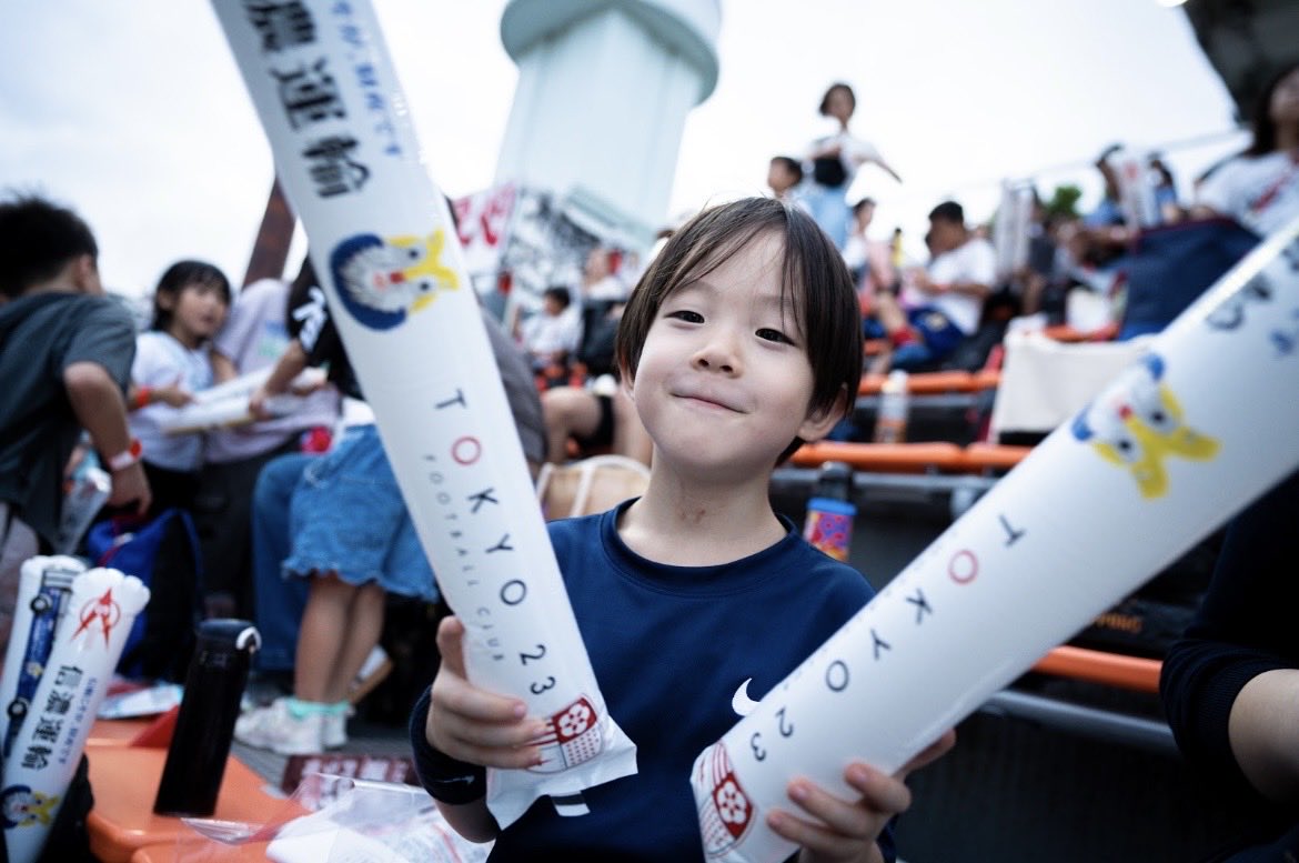 tokyo23official's tweet photo. ⚪️明日はえどりくへ行こう🔴

8/22(土)17時からのえどりくホームゲーム、エリース豊島FC戦は信濃運輸スペシャルマッチ！

信濃運輸様より豪華な来場者プレゼントとはたらくくるま大集合！

キッチンカーも充実！

お子様が楽しめるプレゼントやイベントが盛りだくさん！

是非えどりくへいこう！

当日の詳細はこちら
🔗 https://t.co/FlLKFj9jiU

#東京23FC #えどりくへいこう