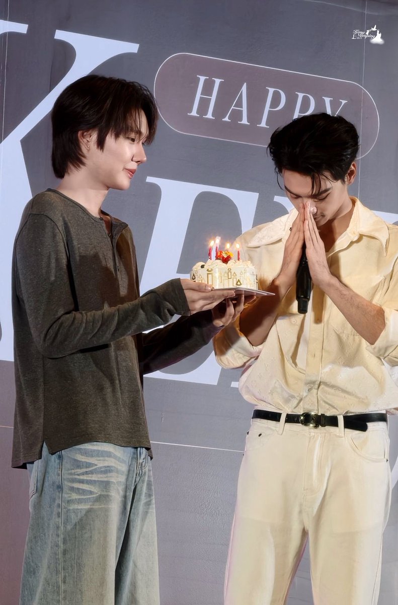 KengNampingLand's tweet photo. อยู่เป่าเค้กด้วยกันไปอีก 150 ปี เยยน๊า 🫳🏻💖 

HAPPY HARIT DAY 2026
#27thHBDKENG https://t.co/oAvfATTZcF