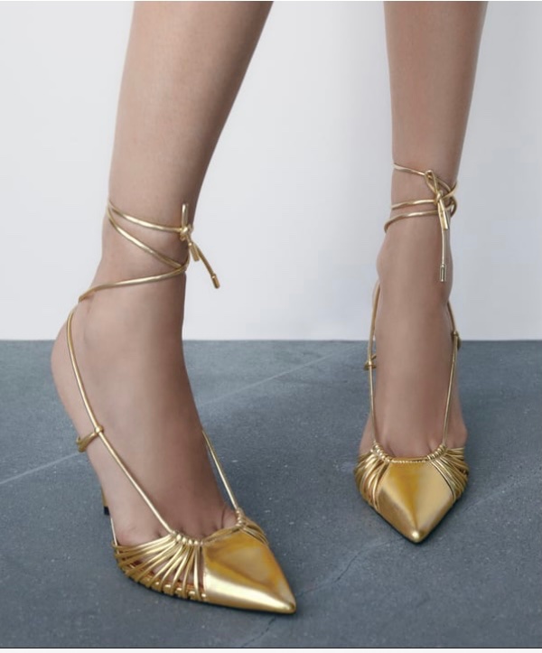 ItsVuvuS's tweet photo. @ZARA I’m not okay. Please make this shoe again, I promise I won’t sleep on it. Thank you https://t.co/FgP5652kr8