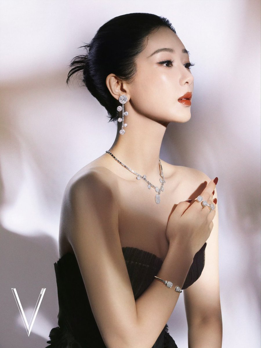 zimiyangzi's tweet photo. 📸 260821 #YangZi for #VChina September 2026 Issue https://t.co/JmGTdNLzdI