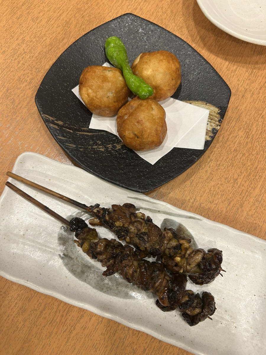 ryuto_ohtake's tweet photo. 今日の昼飯はうな丼

暑い日が続くから鰻食べて体力⤴️

#鰻 https://t.co/eeFdJnNHck