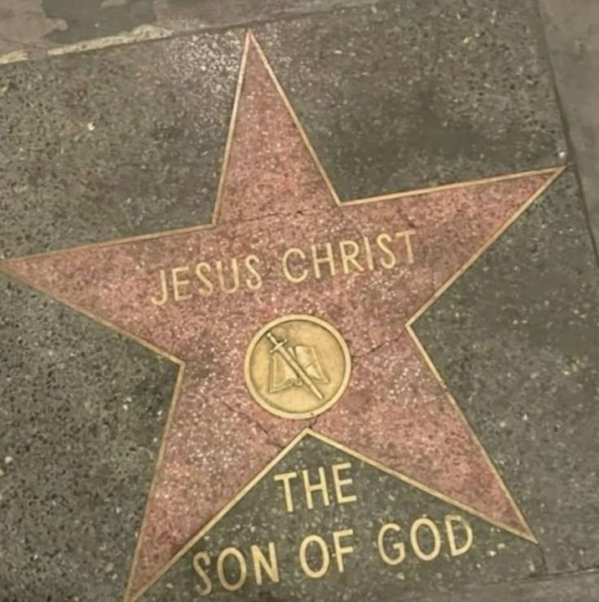 trad_west_'s tweet photo. Good morning friends, Christ is King https://t.co/LtedKnLT7A