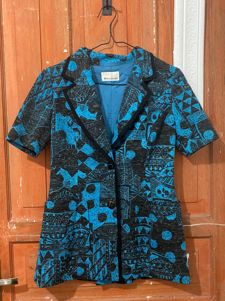 ciriluien's tweet photo. outer 10k
rok 25k
baju biru 10k
rok hitam 25k https://t.co/GdUK7DcbM3