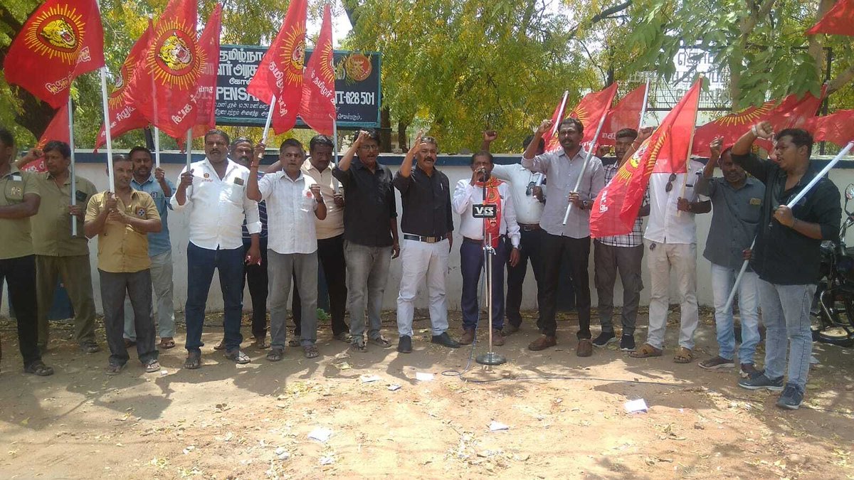 _ITWingNTK's tweet photo. இன்று (21.08.2026) கோவில்பட்டி தொகுதி சார்பாக
நாம் தமிழர் கட்சியின் வழக்கறிஞர் பாசறை மாநில ஒருங்கிணைப்பாளர் ரவிக்குமார் அவர்கள் ஒரு மக்கள் போராட்டத்தில் ஈடுபட்ட போது அவர் மீது காவல்துறையினரால் நடத்தப்பட்ட தாக்குதலை கண்டித்தும், கர்நாடகாவில் 3 அப்பாவி தமிழர்களை சுட்டுக்கொன்றதை  கண்டித்தும் கண்டன ஆர்ப்பாட்டம் நடைபெற்றது.