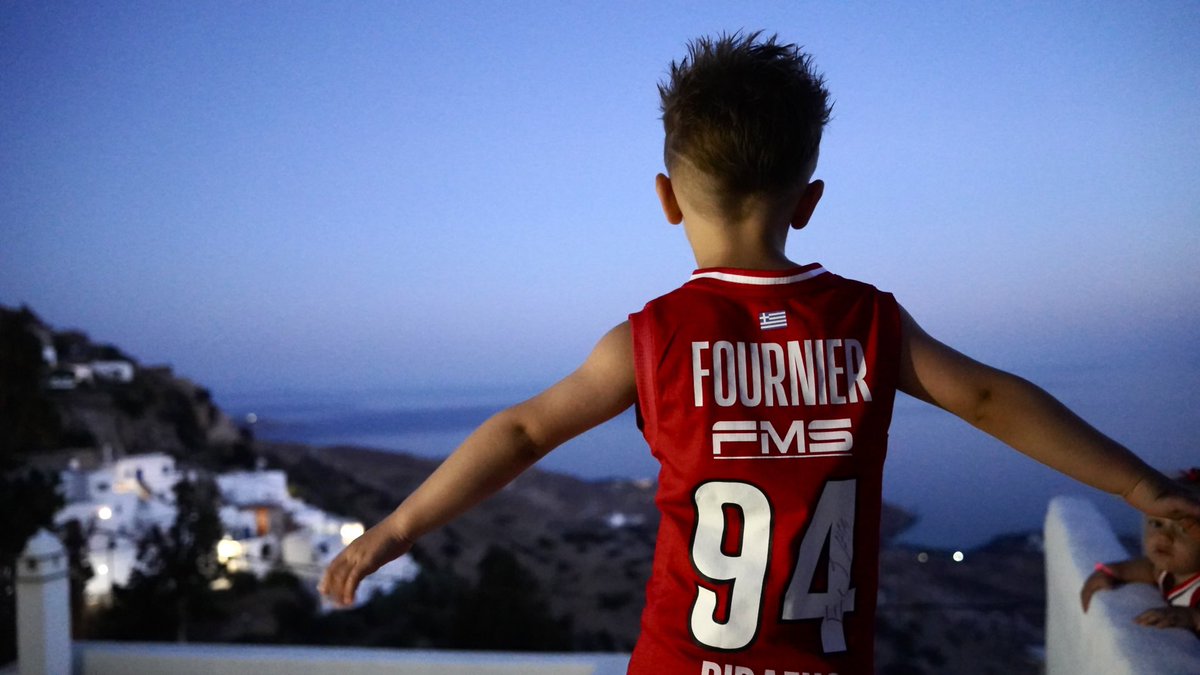 VRagnarok7's tweet photo. Εβανμανια παντου ❤️ 
#OlympiacosΒC  @EvanFourmizz 
#tinos https://t.co/JoCHBXwhrW