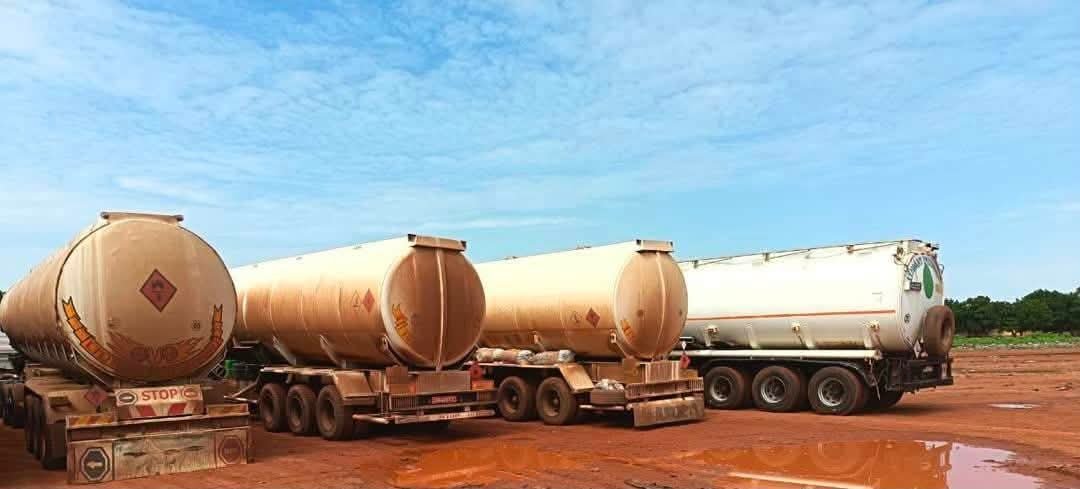 sahelbrut's tweet photo. 🇲🇱 Ségou : un convoi de carburant escorté par les FAMa est arrivé dans la région le 20 août au soir.
#DGCC https://t.co/CzesyPatAG