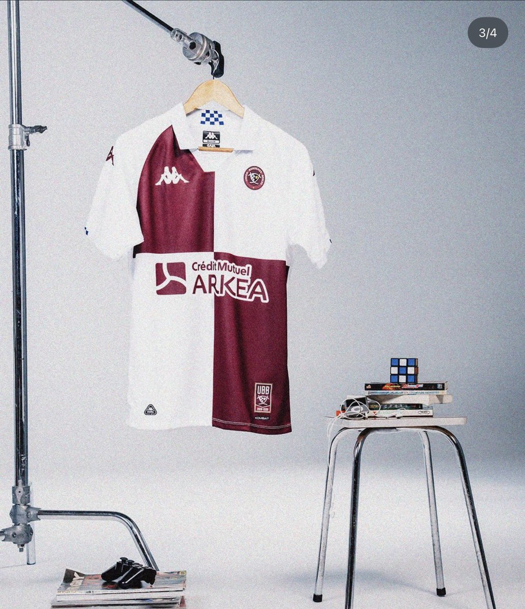 problemito's tweet photo. Y’a pas un peu du foutage de gueule ? Changer juste la couleur avec un ancien maillot ça en fait pas un nouveau, vite que adidas arrive #UBB https://t.co/8767P3mvWM