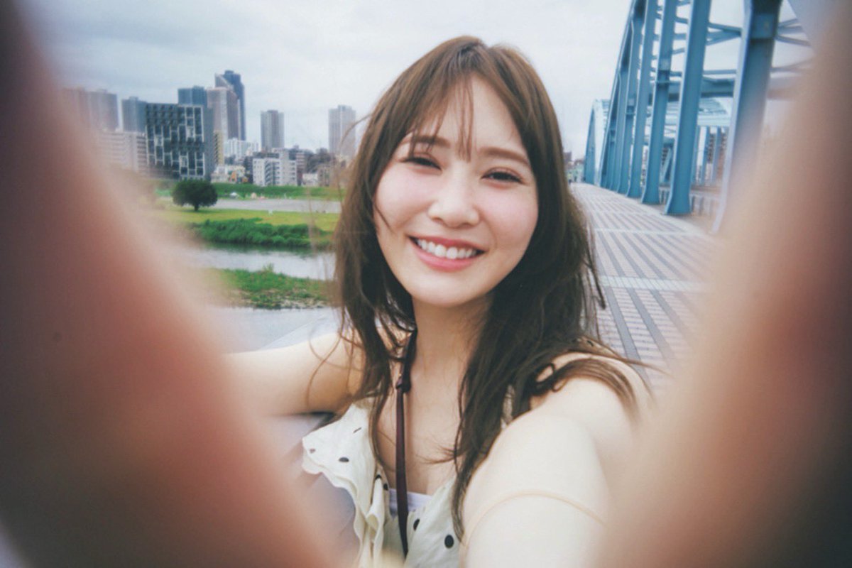 kato_staff's tweet photo. 本日8/21(金)発売
#CanCam 10月号 

#加藤史帆 が表紙を務めております🤍

ふんわり感、ときめき感満載な特集です❕
ぜひチェックしてください🍔 https://t.co/nE3vHAPlm7