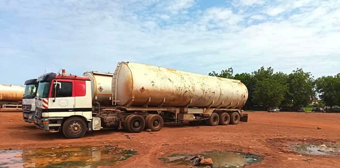 sahelbrut's tweet photo. 🇲🇱 Ségou : un convoi de carburant escorté par les FAMa est arrivé dans la région le 20 août au soir.
#DGCC https://t.co/CzesyPatAG