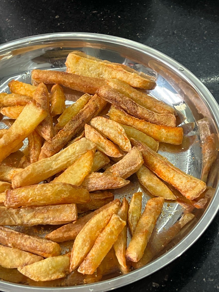 mind_inventor's tweet photo. Just found your half-eaten fries in the takeout bag and stole them quietly — not gonna lie, they taste way better when they’re yours https://t.co/W5GUMZg22E