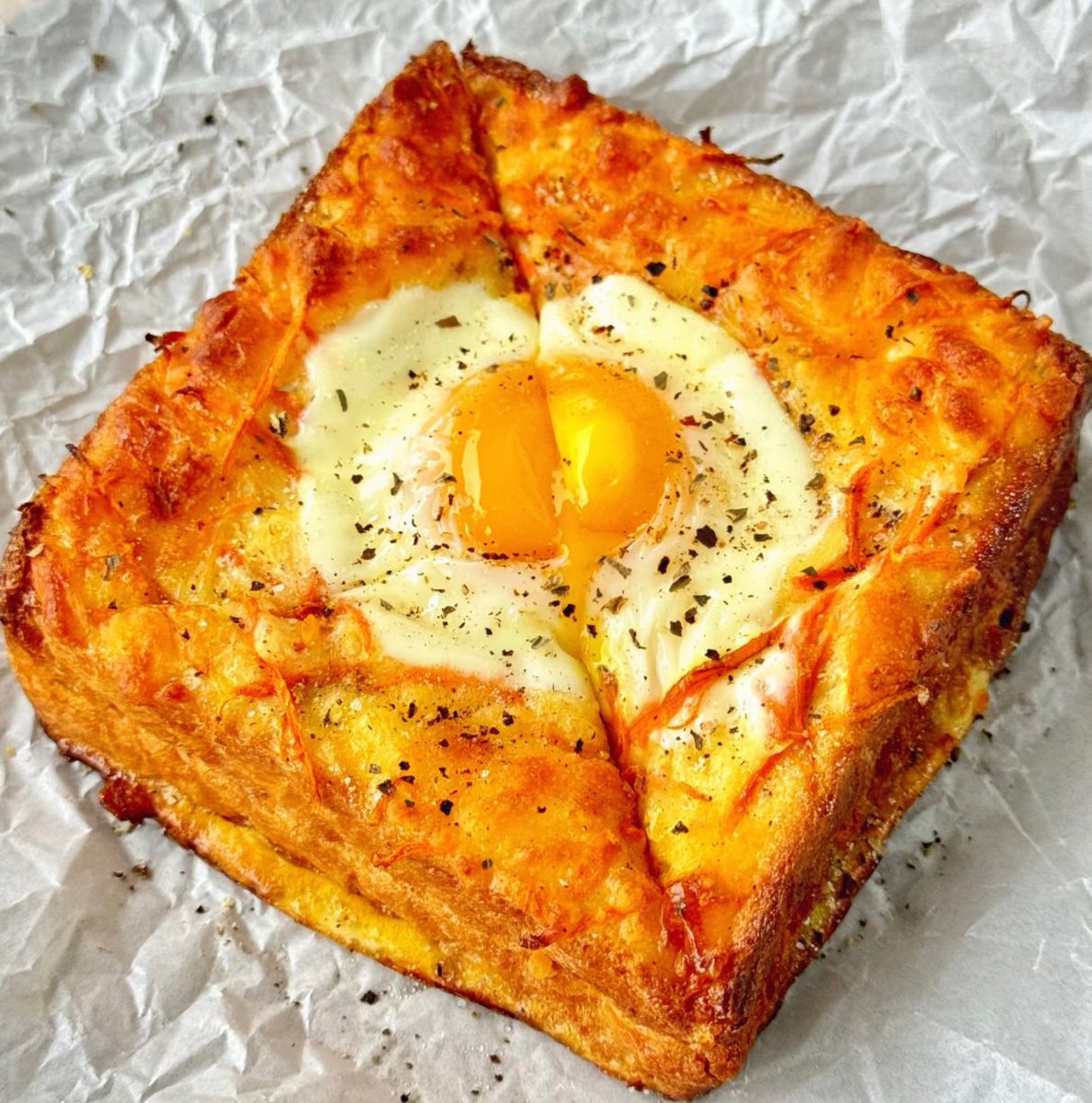 VaddeBalakrish4's tweet photo. [Lunch win: homemade tomato toast with a soft-boiled egg and a handful of fresh basil. Quick, tasty, and totally fills the afternoon gap ]， https://t.co/Kut8z2lXbe