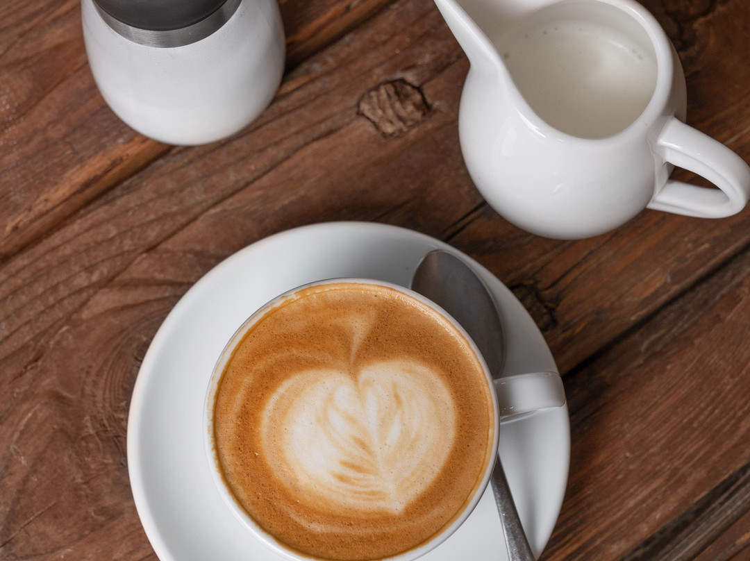 UmarGarbai's tweet photo. Hey, just grabbed your favorite iced latte on my way over—saw you by the entrance! C’mon, I’ll save you a seat at the corner booth.， https://t.co/aC4vkroCsD