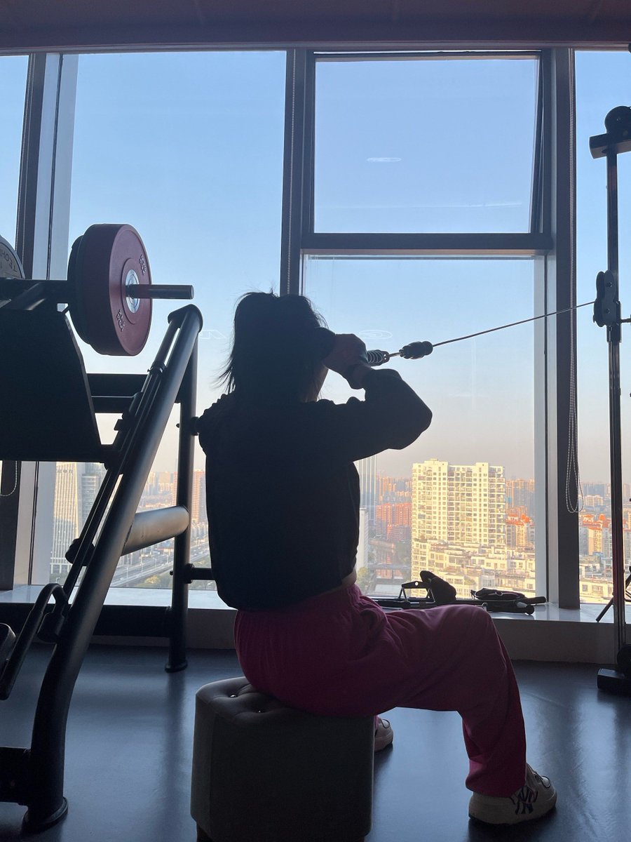 hxdjbgdwhs's tweet photo. Push past limits, chase what sets your soul on fire—today’s small bold step is tomorrow’s big win. Never settle for “good enough” when greatness is within reach. https://t.co/bvOhfeEhzX