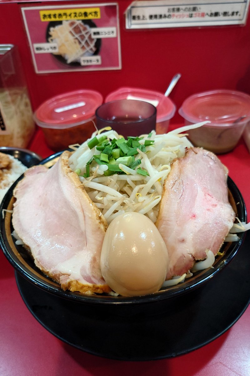 no_yokohama's tweet photo. 家系ラーメン とらきち家 光🐯✨
限定『味噌トンコツラーメン』🍜🍥
限定TP『タマネギ』🧅
賄い飯🥩🍚

味噌トンコツチャンス🚗💨
美味かった🤤
パンチある味噌スープに野菜が合うんだよな〜💕
野菜増せばよかった💦
食べ終わった後にデフォも食べたくなったのは🤫w

光の皆様ご馳走様でした🙇‍♂️ https://t.co/ZHFnmaWMVV