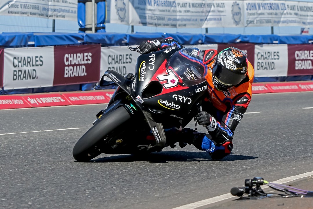 StevieRRN's tweet photo. NW200 Revelation Stacey Gold Cup Bound!, photo by @derekDWP,  

https://t.co/KRl3mrEpAM https://t.co/d32XQKhBk7