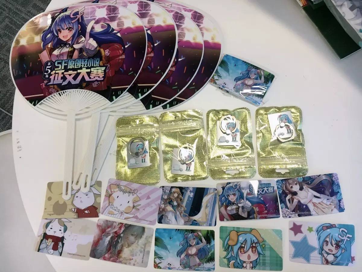 MollyHartqbqt's tweet photo. Primer día del漫展! Con mi cosplay listo y una bolsa llena de anillos, que empiece la diversión! https://t.co/jUvN1p18rO