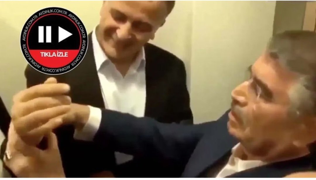 bilgiselanaliz's tweet photo. İdris Naim Şahin kendisine tahsisli aracı Alihan Kuriş’in kardeşi Hilmi Tuna Kurişe rahat kaçması için tahsis etmiş..

FETÖ’nün kapatılan yayın organı Zaman gazetesinin genel yayın yönetmeni firari Ekrem Dumanlı, 14 Aralık 2014 tarihinde Tahşiye kumpası kapsamında gözaltına alındığında desteğe ilk koşanlardan biri de eski İçişleri Bakanı  İdris Naim Şahin’di.

Şahin, Dumanlı gözaltına alınırken destek vermekle kalmamış kolundaki saatini de çıkarıp Ekrem Dumanlı’nın koluna takmış ve bir de kalem hediye etmişti.

İdris Naim Şahin’in Ekrem Dumanlı’nın koluna taktığı saat gerçekten sadece bir ‘saat’ miydi bilinmez…

İdris Naim Şahin maalesef yargılanmadı..