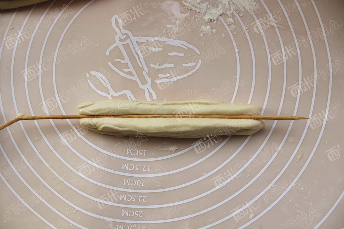 MollyTempledpr's tweet photo. Un auténtico churro relleno de crema catalana crujiente y caliente, acompaado de una taza de chocolate espeso para mojar! Sabor tradicional espaol que hace sonreír en cada bocado https://t.co/RLlwlh23E6