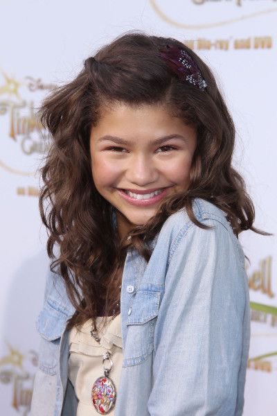 ramenboibadgurl's tweet photo. this baby used to smile from ear to ear on the red carpet 😭 https://t.co/VsB5FkIUrw