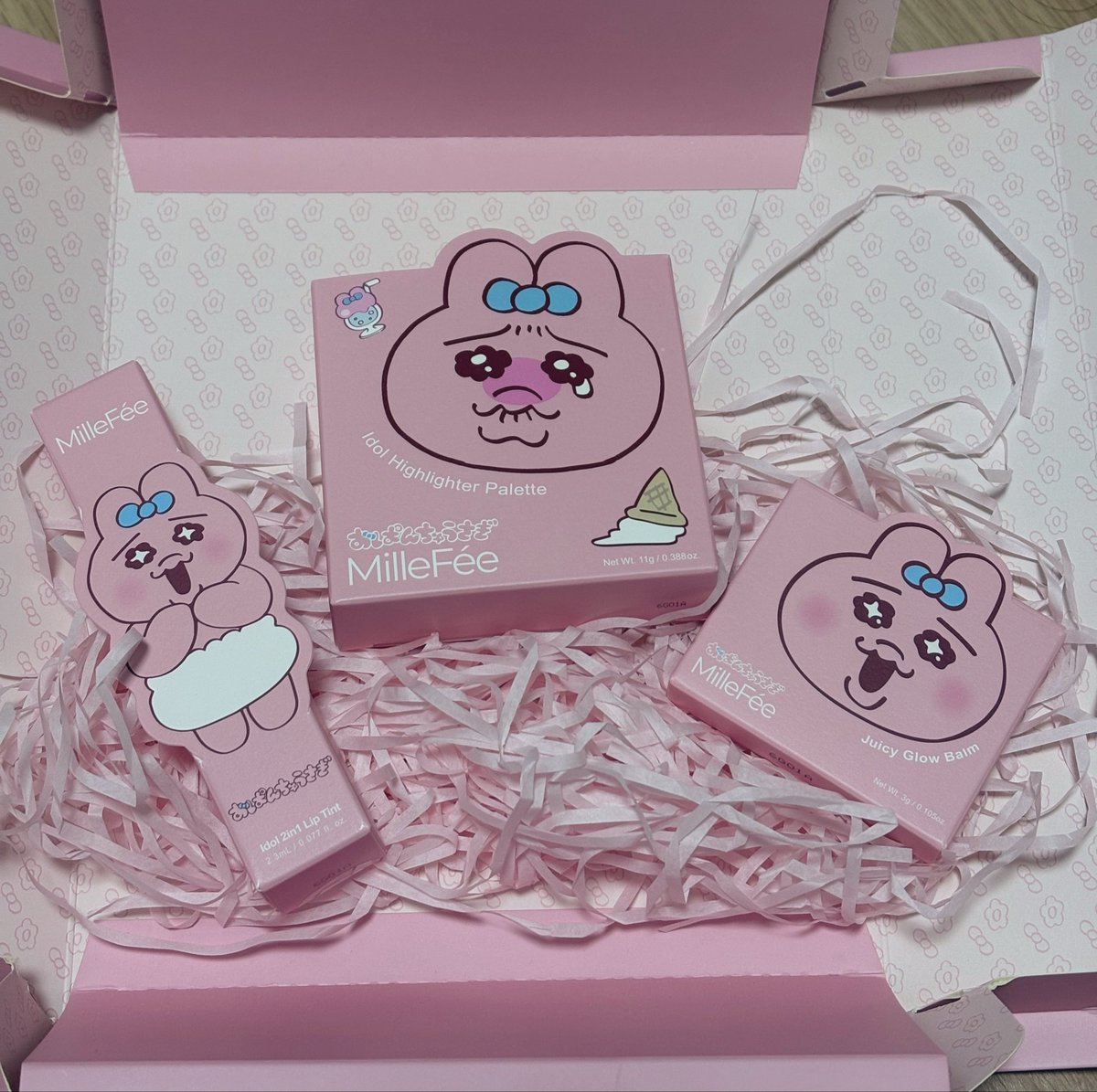 Pretty_2tama5's tweet photo. おぱんちゅうさぎのMilleFeeコラボのメイクアップ届いた🐰
パフもBOXセットもかわいい💞ハイライターにシール付いてた🍦✨
#おぱんちゅうさぎ #MilleFee https://t.co/Q7rWbrUCXw
